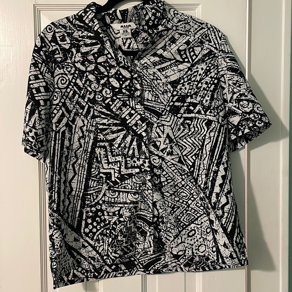 Black & white button up shirt women’s